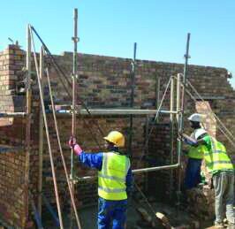 Boliville crew in hi-vis on scaffolding